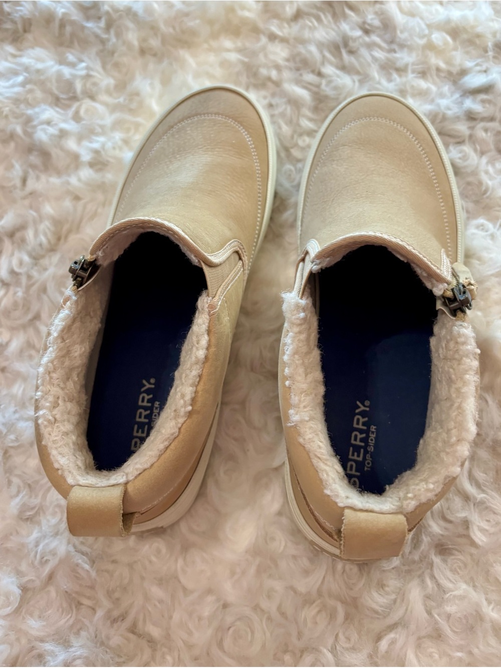 Sperry Women’s Crest Lug Tan sneaker Sherpa lined - Picture 2 of 8